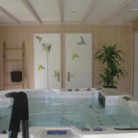 Camping Zecamping 4 étoiles Animaux Acceptés Bain à Remous Sauna Et Solarium *