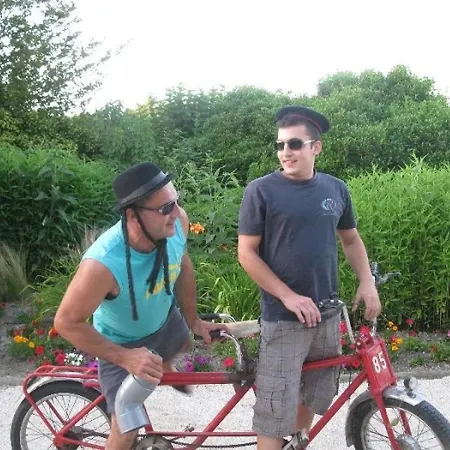 Zecamping 4 Animaux Acceptes Bain A Remous Sauna Et Solarium אתר קמפינג *