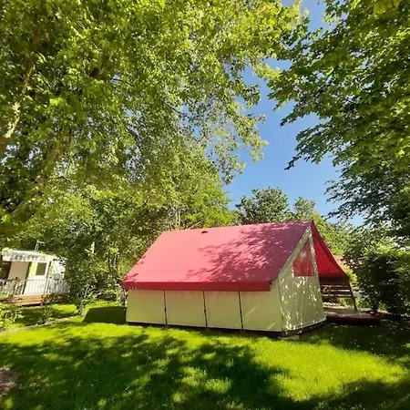 Camping Zecamping 4 étoiles Animaux Acceptés Bain à Remous Sauna Et Solarium