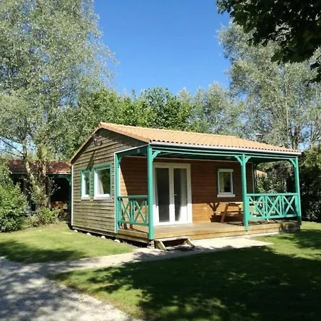 Zecamping 4 étoiles Animaux Acceptés Bain à Remous Sauna Et Solarium Camping *