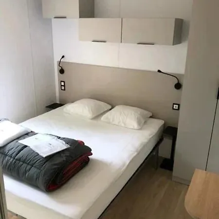 Camping Zecamping 4 étoiles Animaux Acceptés Bain à Remous Sauna Et Solarium *