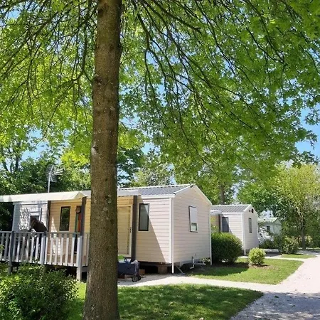 Camping Zecamping 4 Etoiles Animaux Acceptes Bain A Remous Sauna Et Solarium