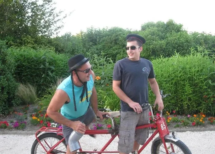 Zecamping 4 Animaux Acceptes Bain A Remous Sauna Et Solarium אתר קמפינג *